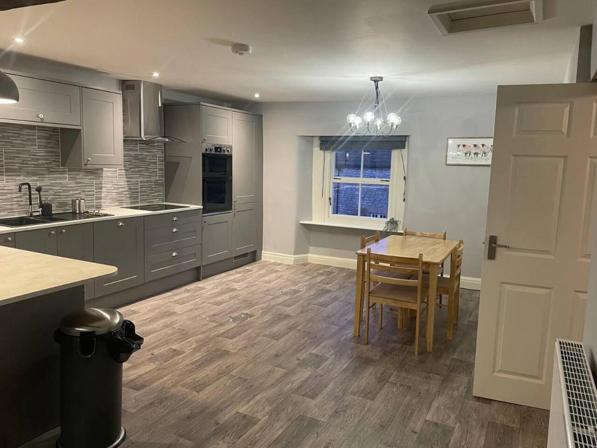 Cosy Apartment Above Village Pub Бакстон Экстерьер фото