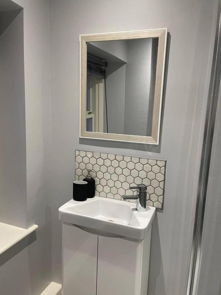 Cosy Apartment Above Village Pub Бакстон Экстерьер фото
